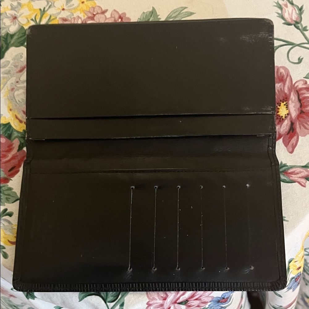 Louis Vuitton Black Epi Leather Accessory - Picture 3 of 6